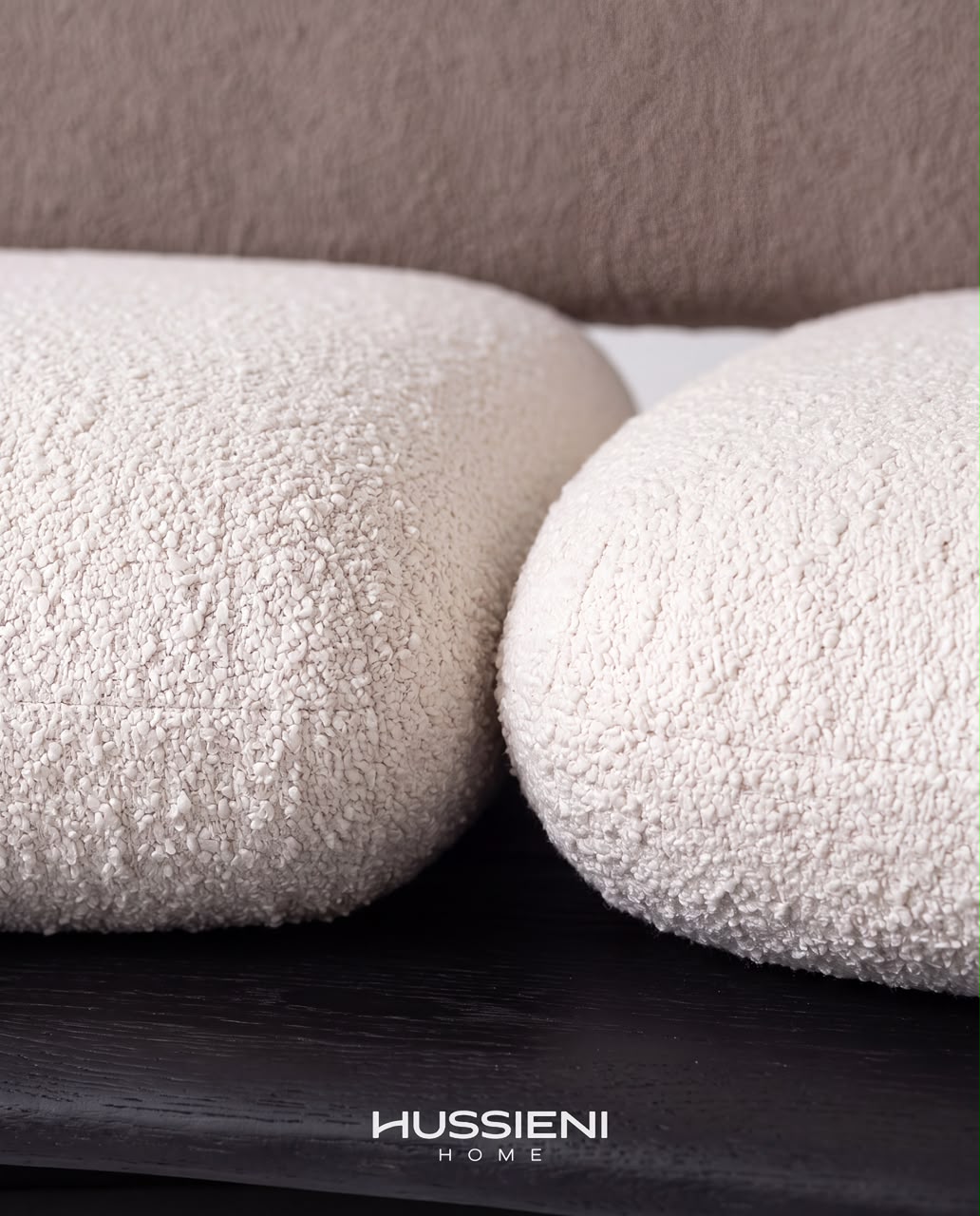 VOLUTA boucle seat cushions detail