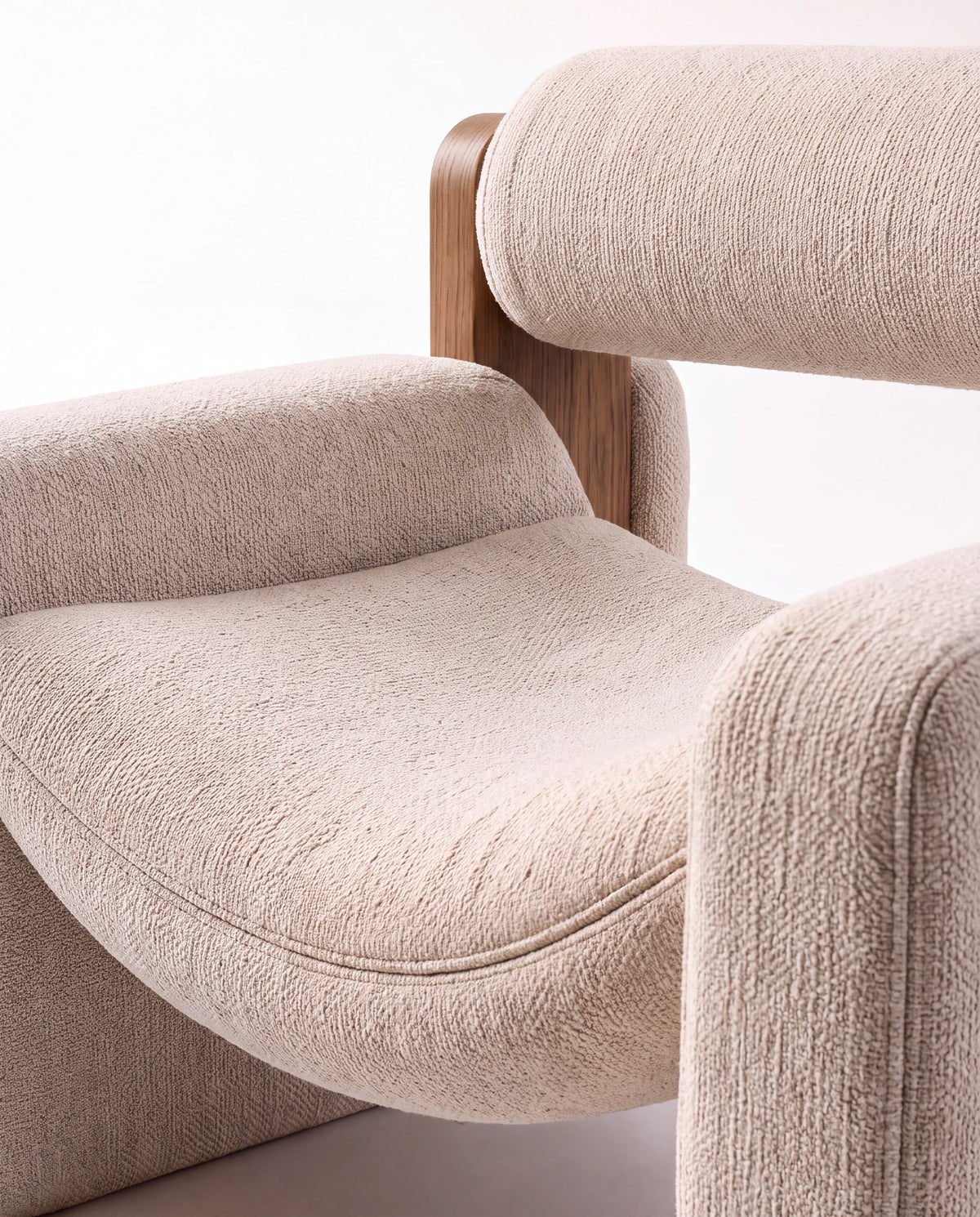 ROLLO Oak Lounge Chair - curved suspended seat view
