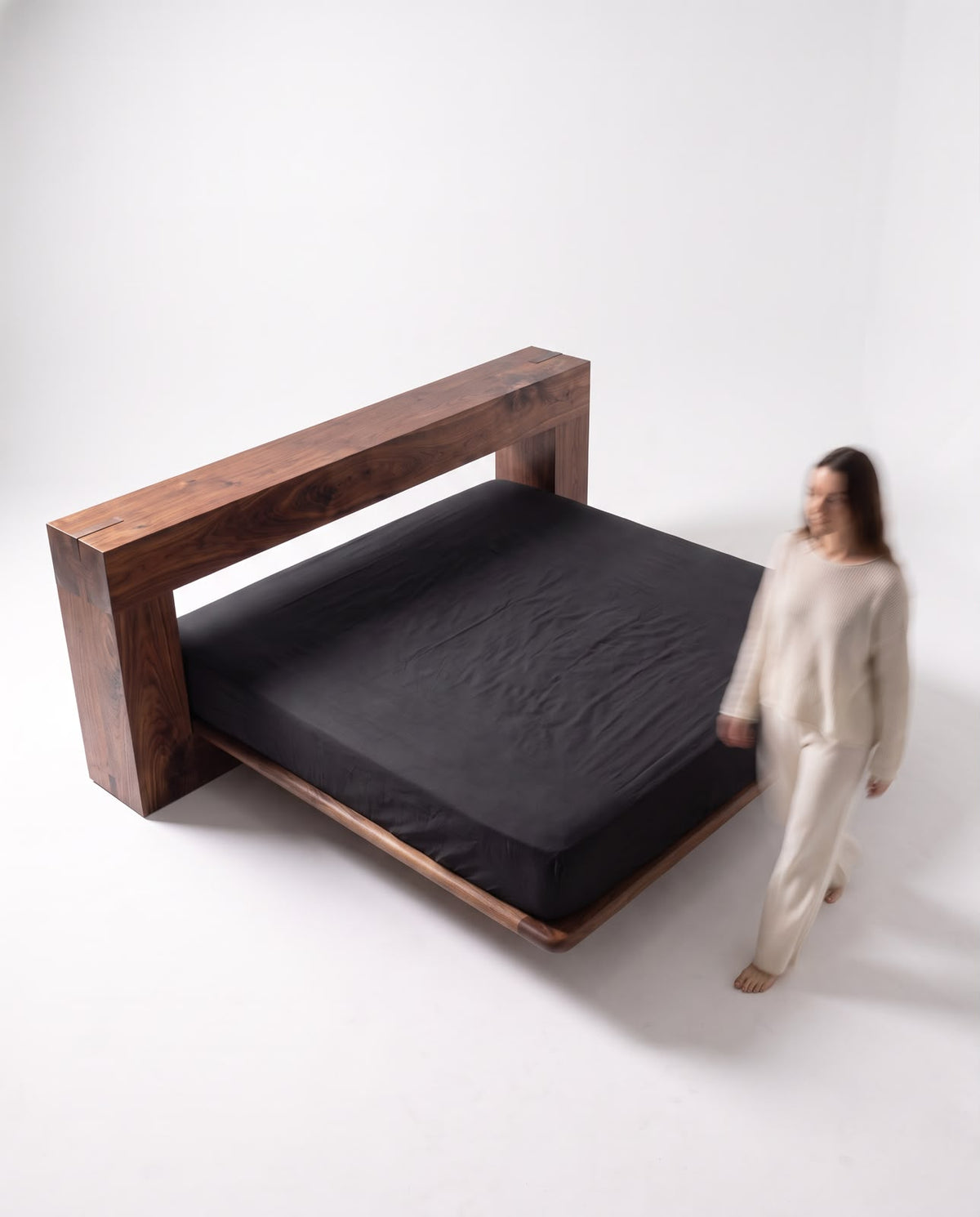 MONOLITH Bed