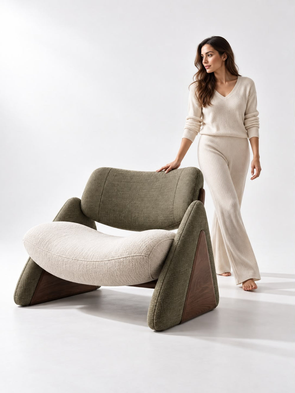 VELA Sculptural Lounge Chair