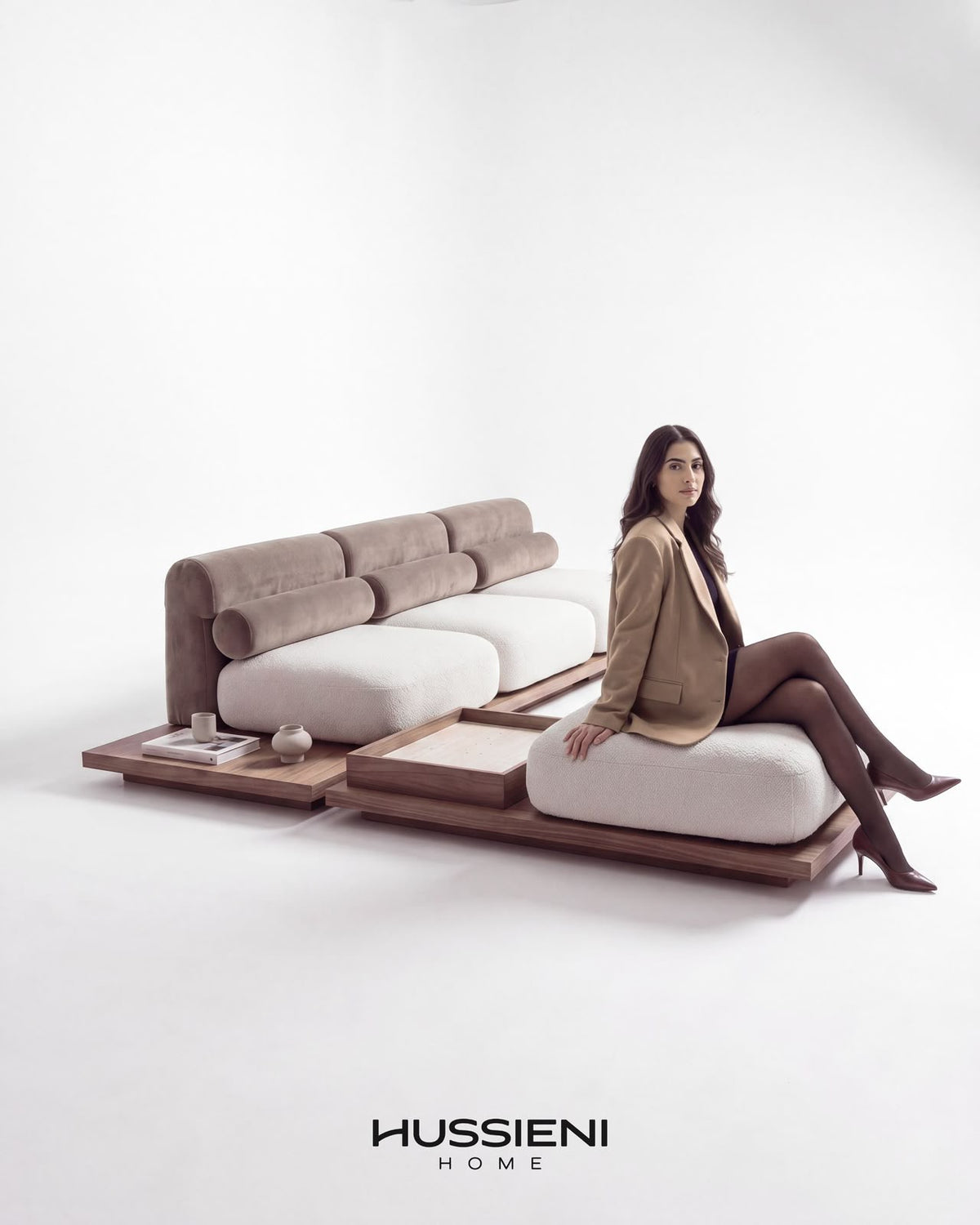PIANO sectional with model