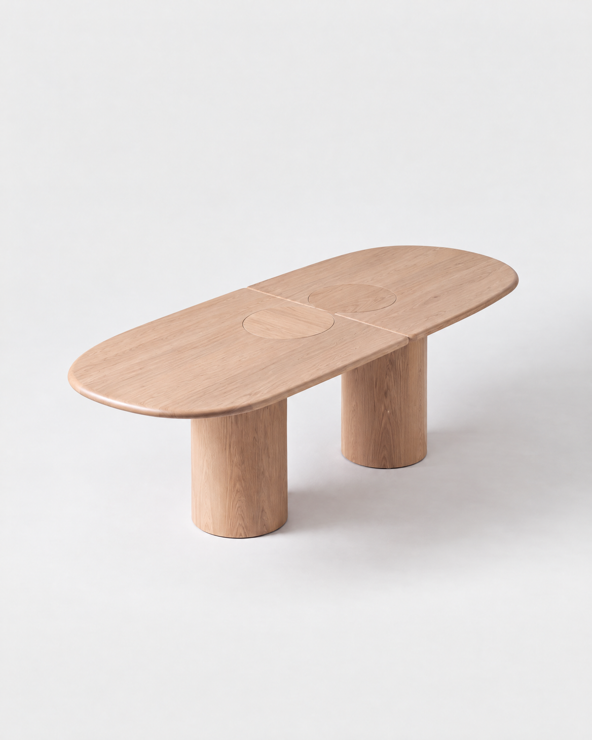 FARFALLA Oval Dining Table - three-quarter view